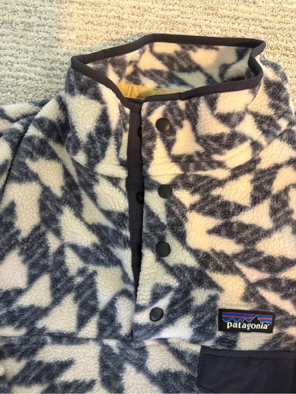 Patagonia White & Blue Geometric Fleece Pullover - Picture 3 of 4